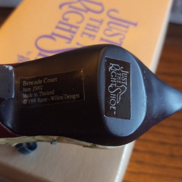 Just The Right Shoe  By Raine Brocade Court Mini Figurine 25002 - Picture 10 of 10